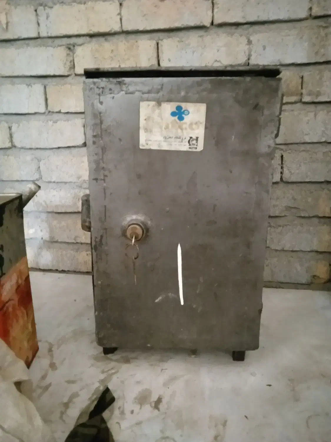 کمد آهنی|جاکفشی، کمد، دراور|قم, علی آباد سعدگان|دیوار