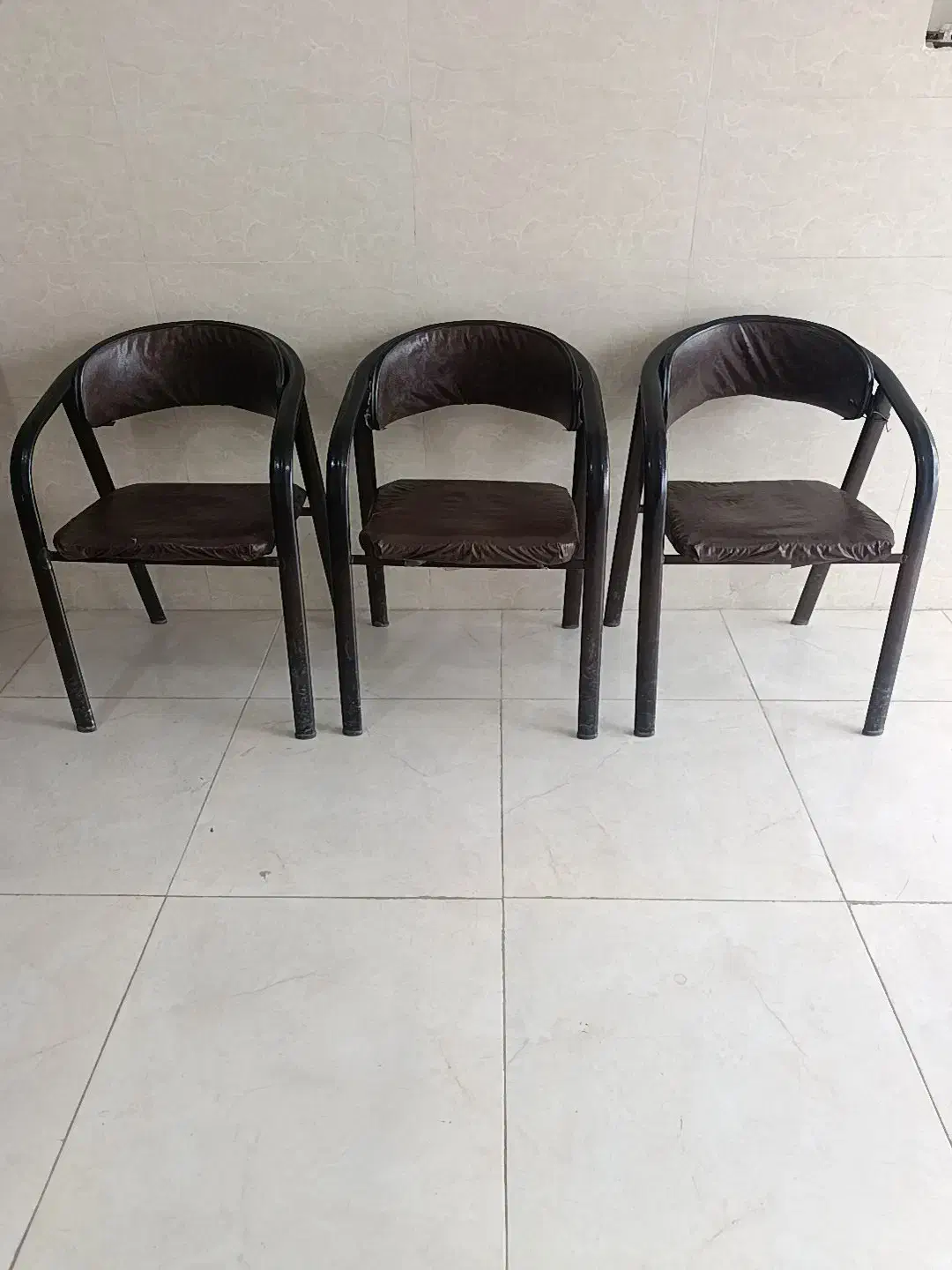 صندلی انتظار|صندلی و نیمکت|کاشان, راوند|دیوار