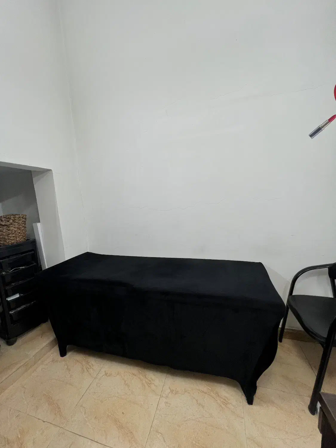 سالن|آرایشگاه و سالن‌های زیبایی|سلمان‌شهر, |دیوار