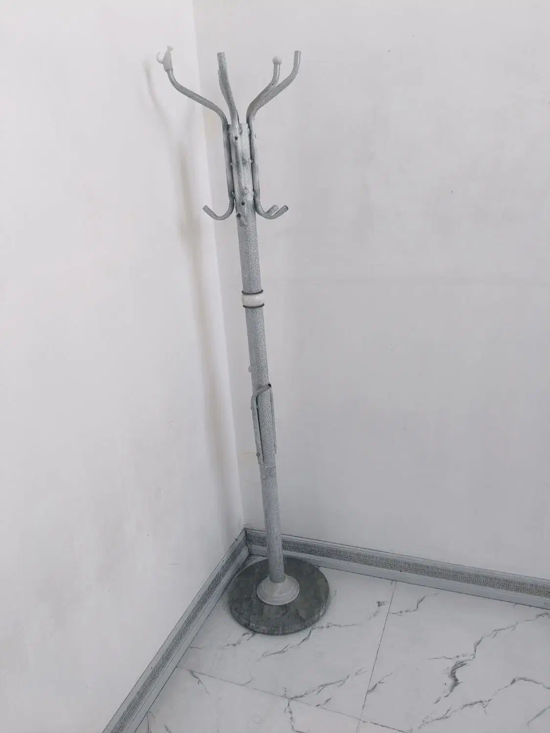 بند رخت چوب لباسی ایستاده|بندرخت و رخت‌آویز|اهواز, کوی مهدیس|دیوار