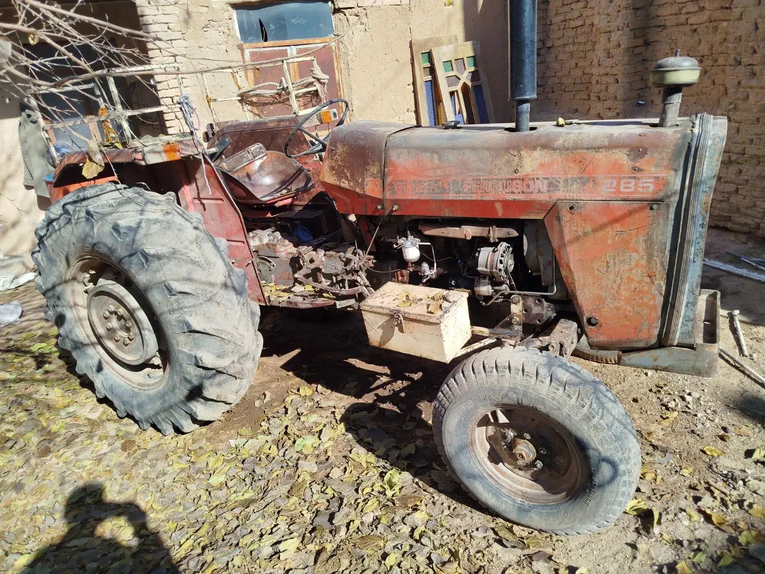 تراکتور فرگوسن|خودرو سنگین|بروجن, |دیوار