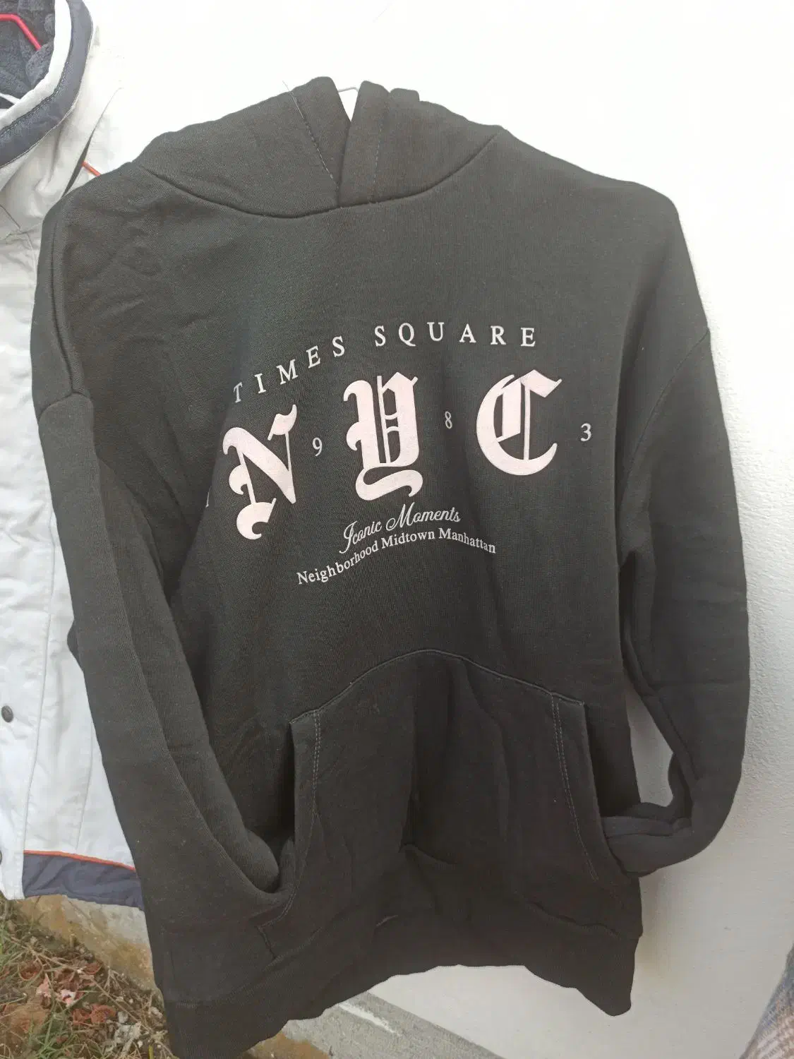 استوک ساحل|لباس|خرم‌آباد (تنکابن), |دیوار