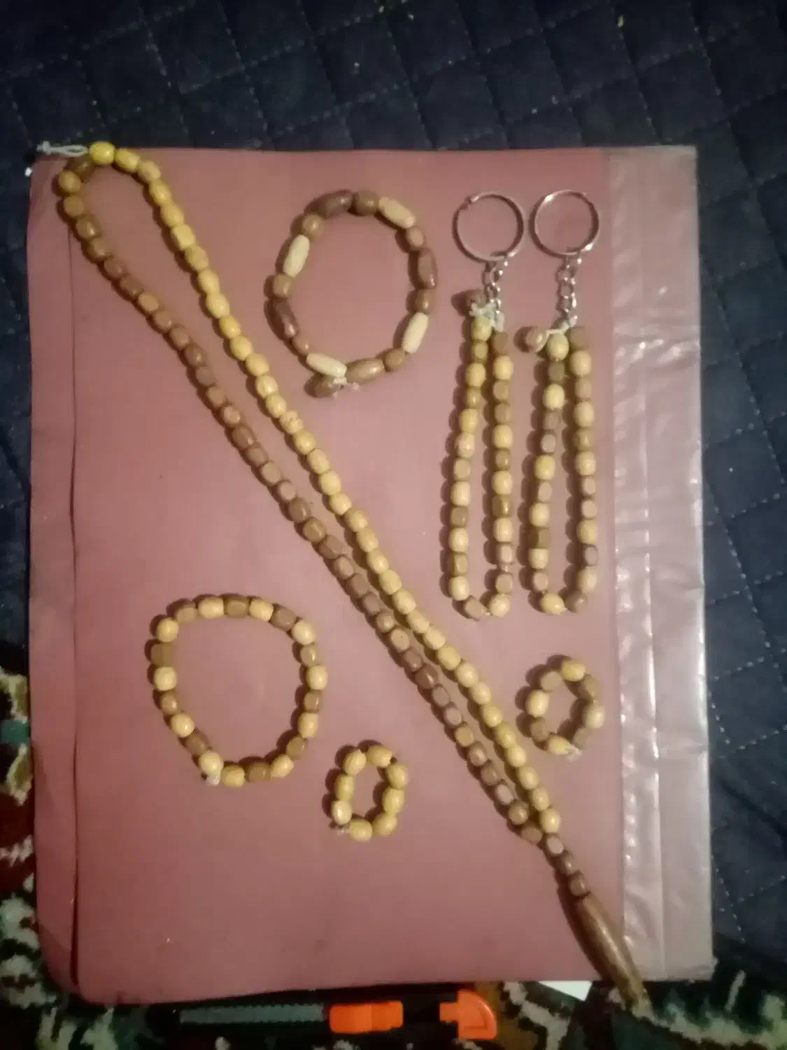 دستبند و گردنبند چوبی|بدلیجات|شیراز, نشاط|دیوار