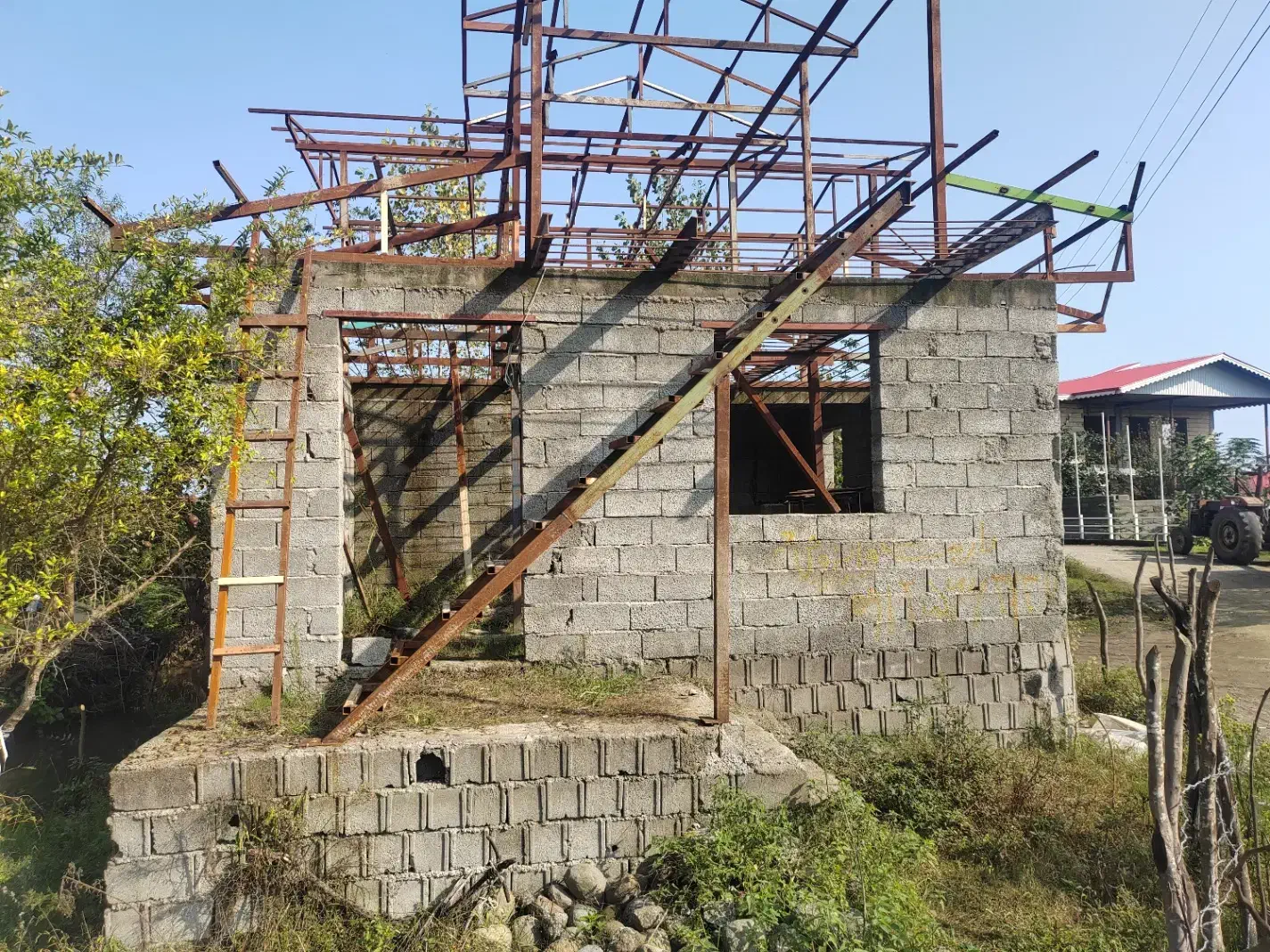 فروش خانه دو طبقه نیمه ساخت|فروش خانه و ویلا|حویق, |دیوار