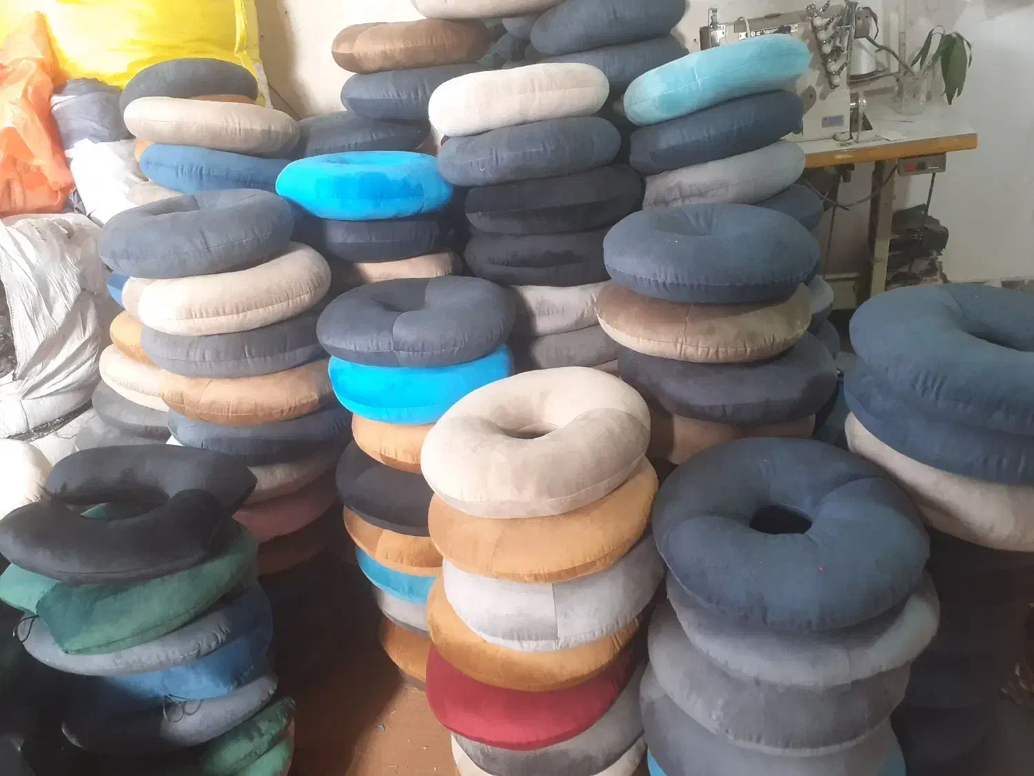 نشیمن دوناتی برای رفع کمر درد|رختخواب، بالش، پتو|شاندیز, |دیوار