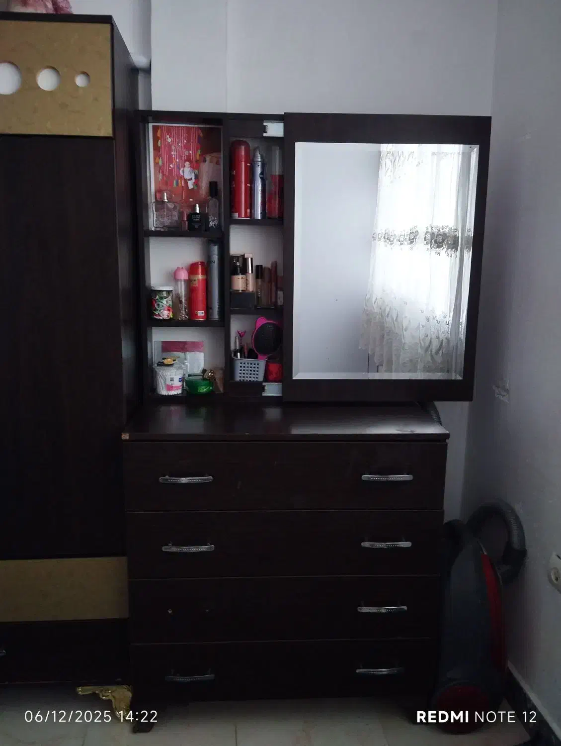 کمدو دراور با میز ارایشی کاملا سالم در حد نو|جاکفشی، کمد، دراور|پاکدشت, پاکدشت (مامازند)|دیوار