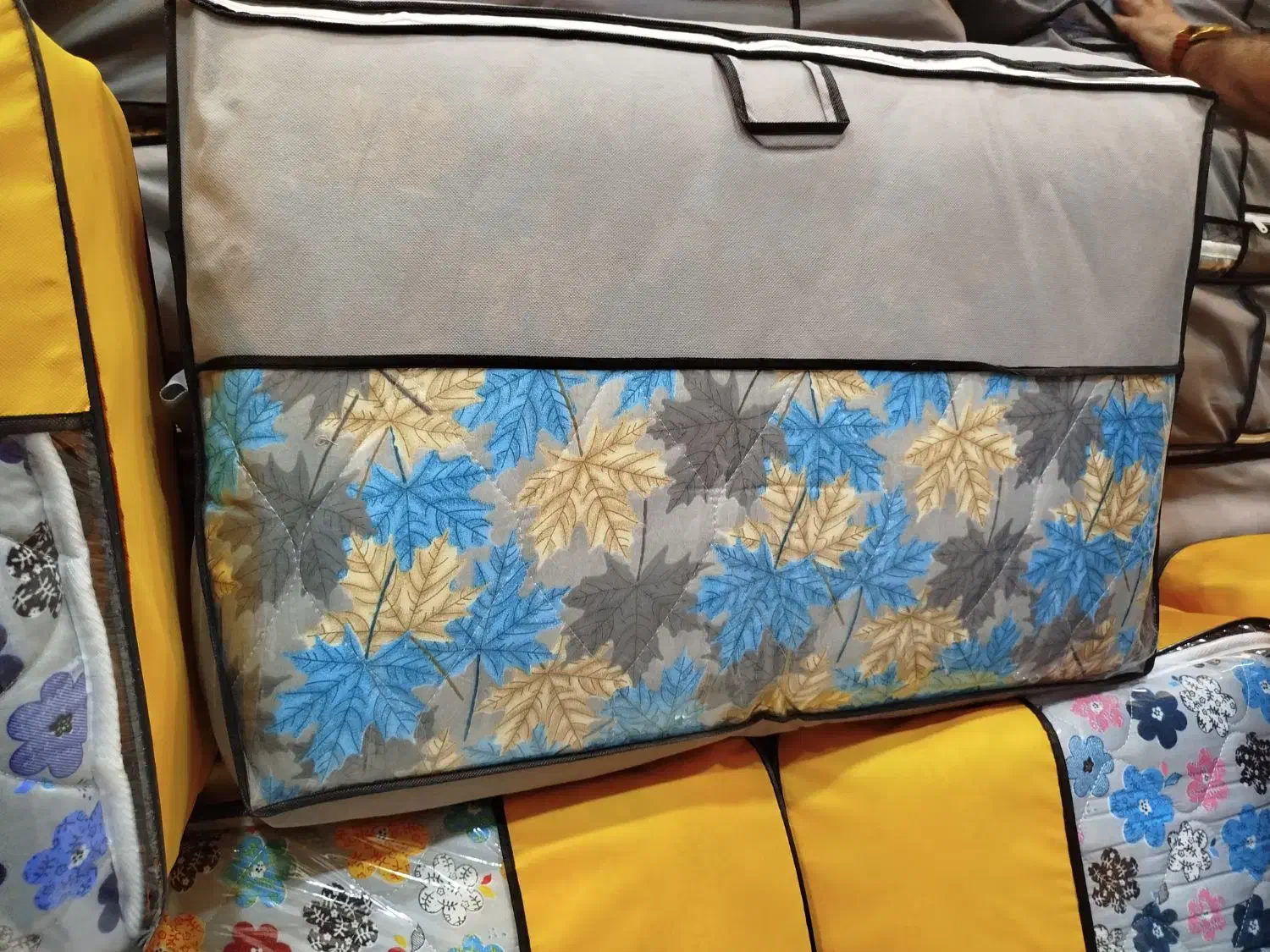 تشک|تشک تختخواب|دوگنبدان, |دیوار