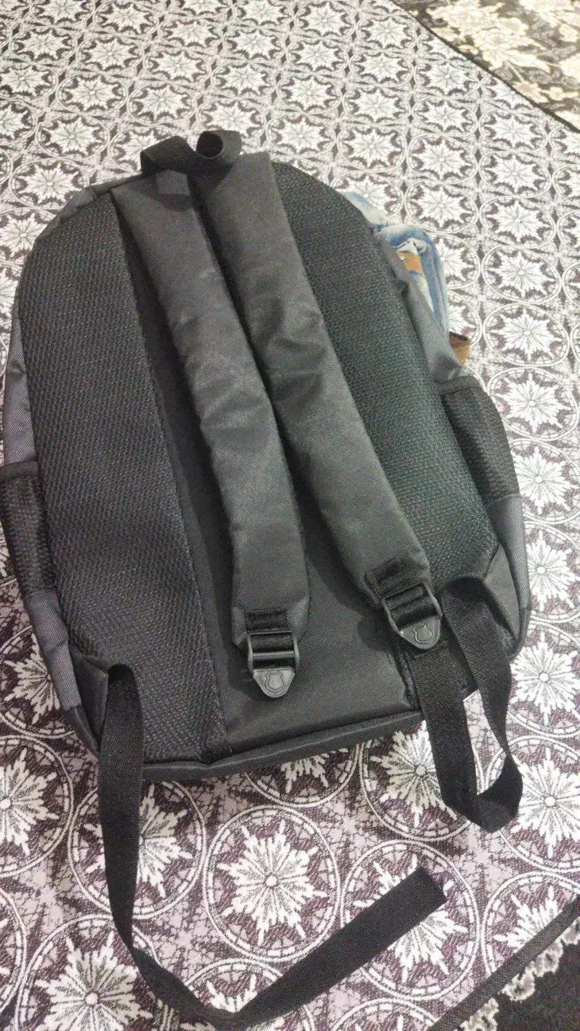 کیف مدرسه|کیف، کفش، کمربند|چناران, |دیوار