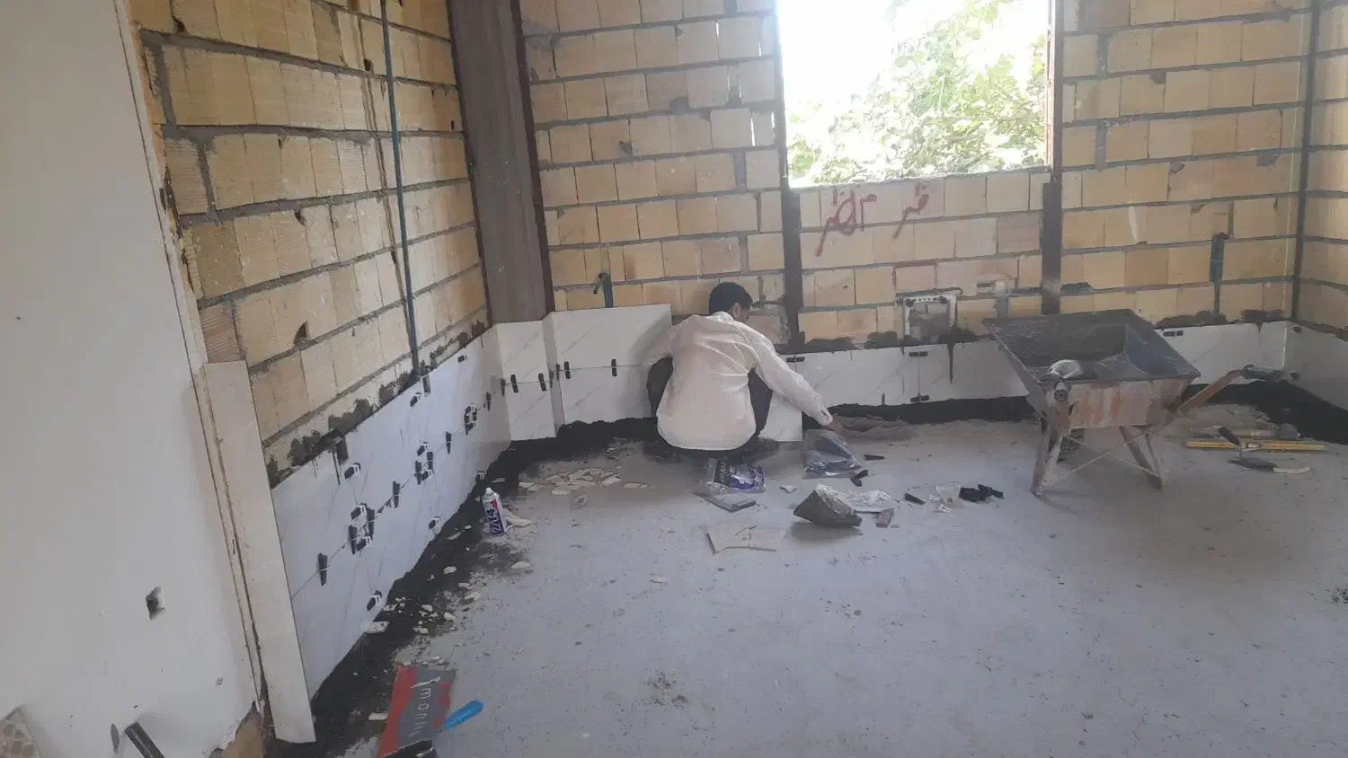 به دو نفر شاگرد برای کاشی کاری نیازمندم|استخدام معماری، عمران و ساختمانی|تالش, هشتپر|دیوار