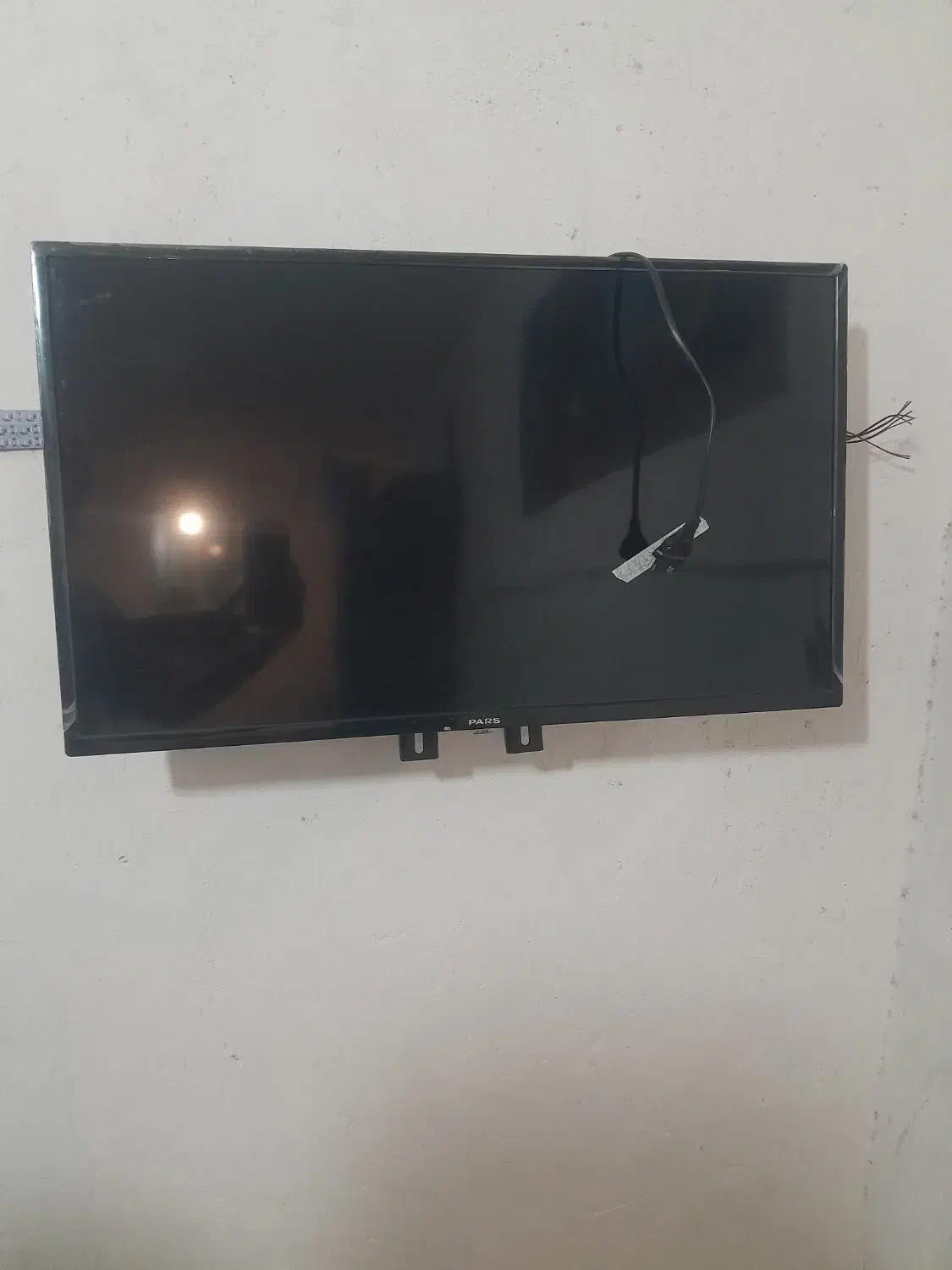 تلویزون ۳۲ اینچ صحفه ضربه دارد|تلویزیون و پروژکتور|آبپخش, |دیوار