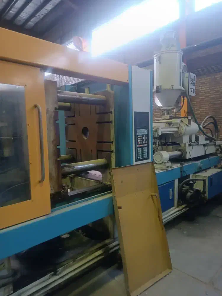 خرید وفروش انواع دستگاه تزریق پلاستیک|ماشینآلات صنعتی|شبستر, |دیوار