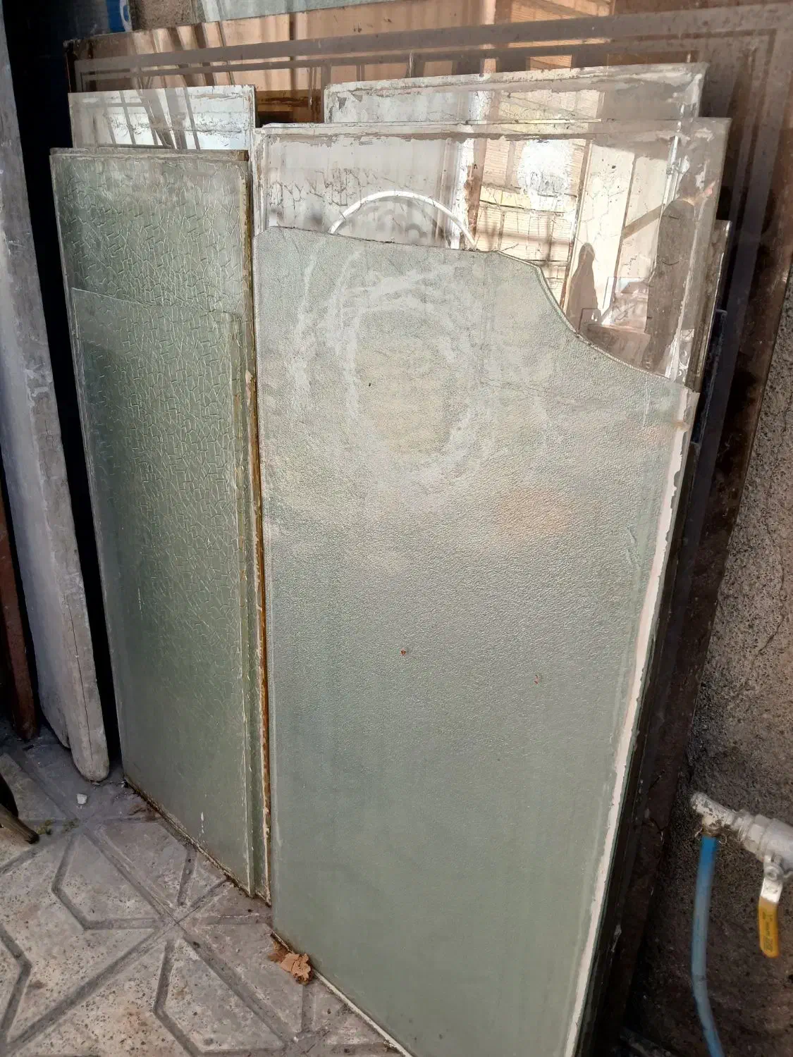 تعدادی شیشه رفلکس،مشجر،ساده و آینه|مصالح و تجهیزات ساختمان|مشهد, کارمندان دوم|دیوار