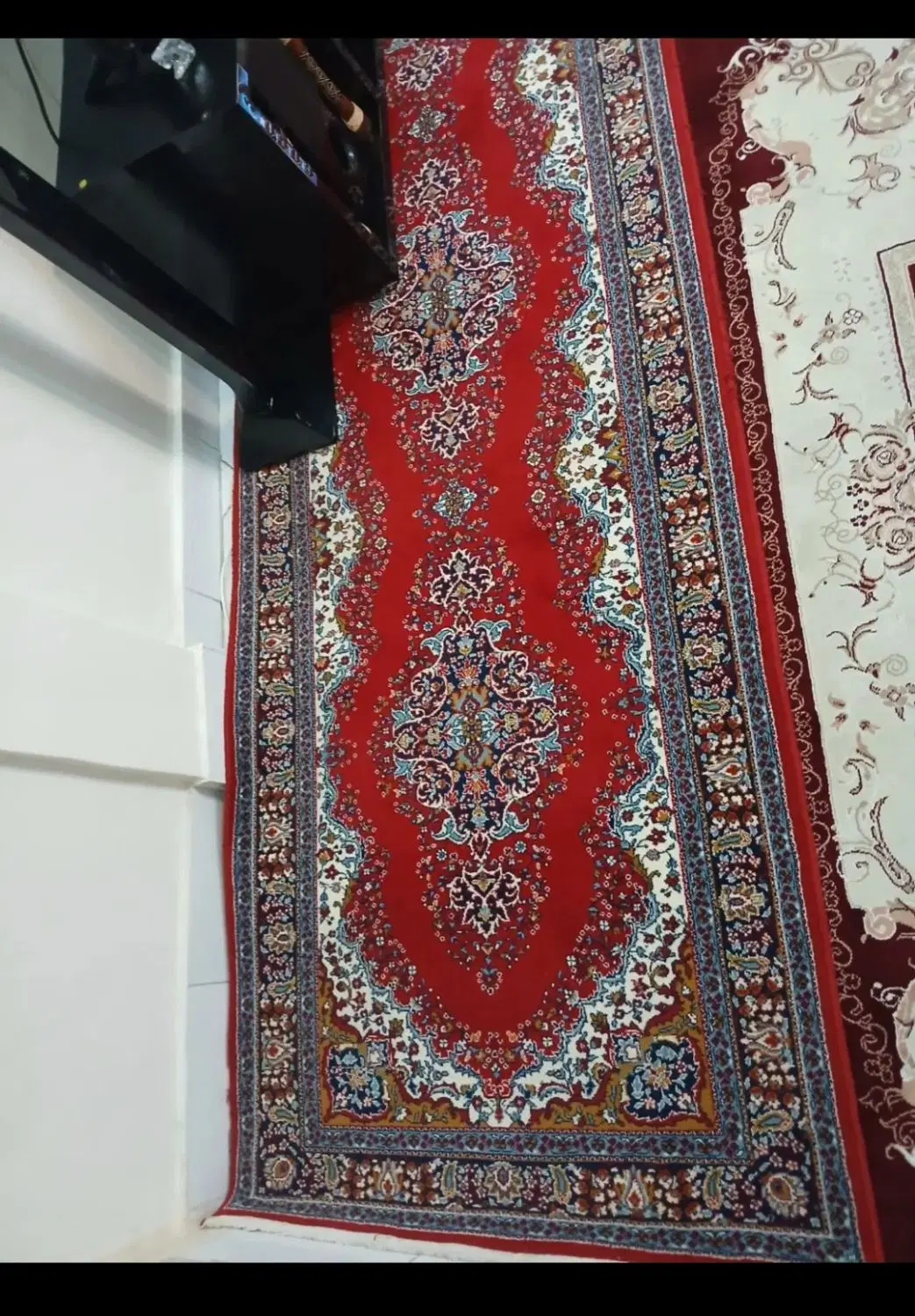کناره یک در چهار|فرش|تهران, مینای شمالی (مخبر)|دیوار