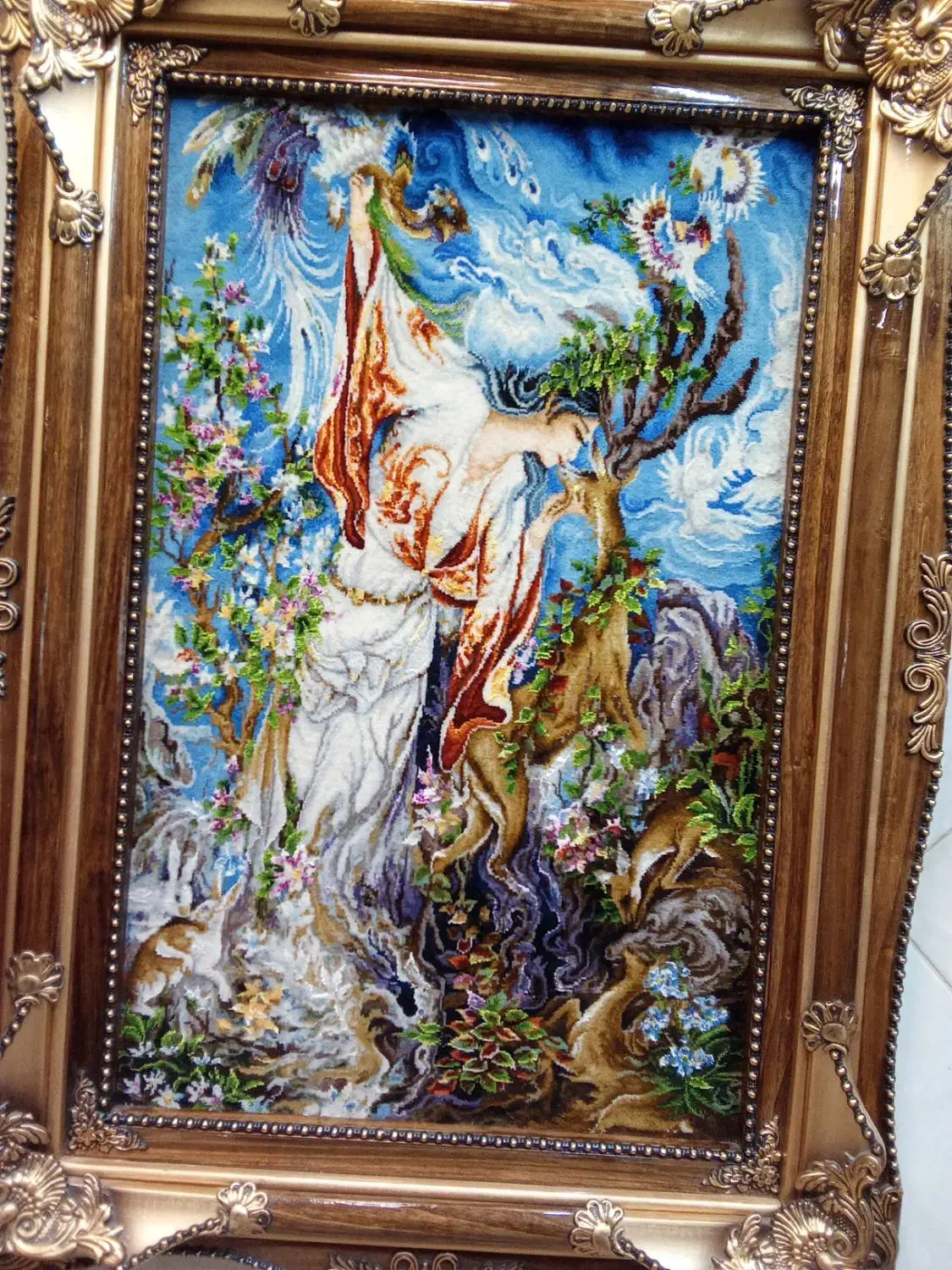 بوسه بر لبان اهو|فرش|تهران, اتابک|دیوار