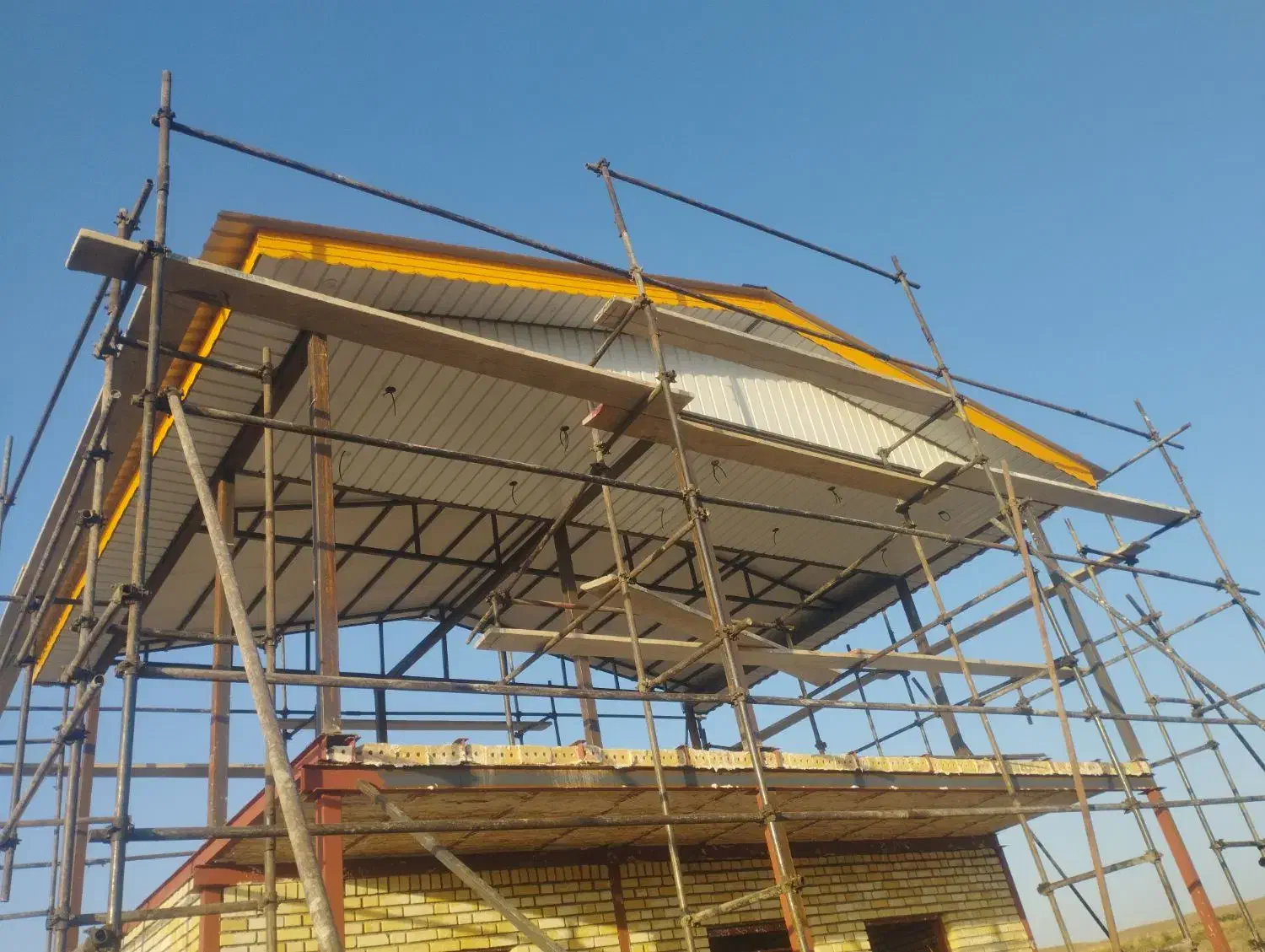 سقف شیبدار اردواز الاچیق پیشانی سوله|خدمات پیشه و مهارت|زنجان, |دیوار