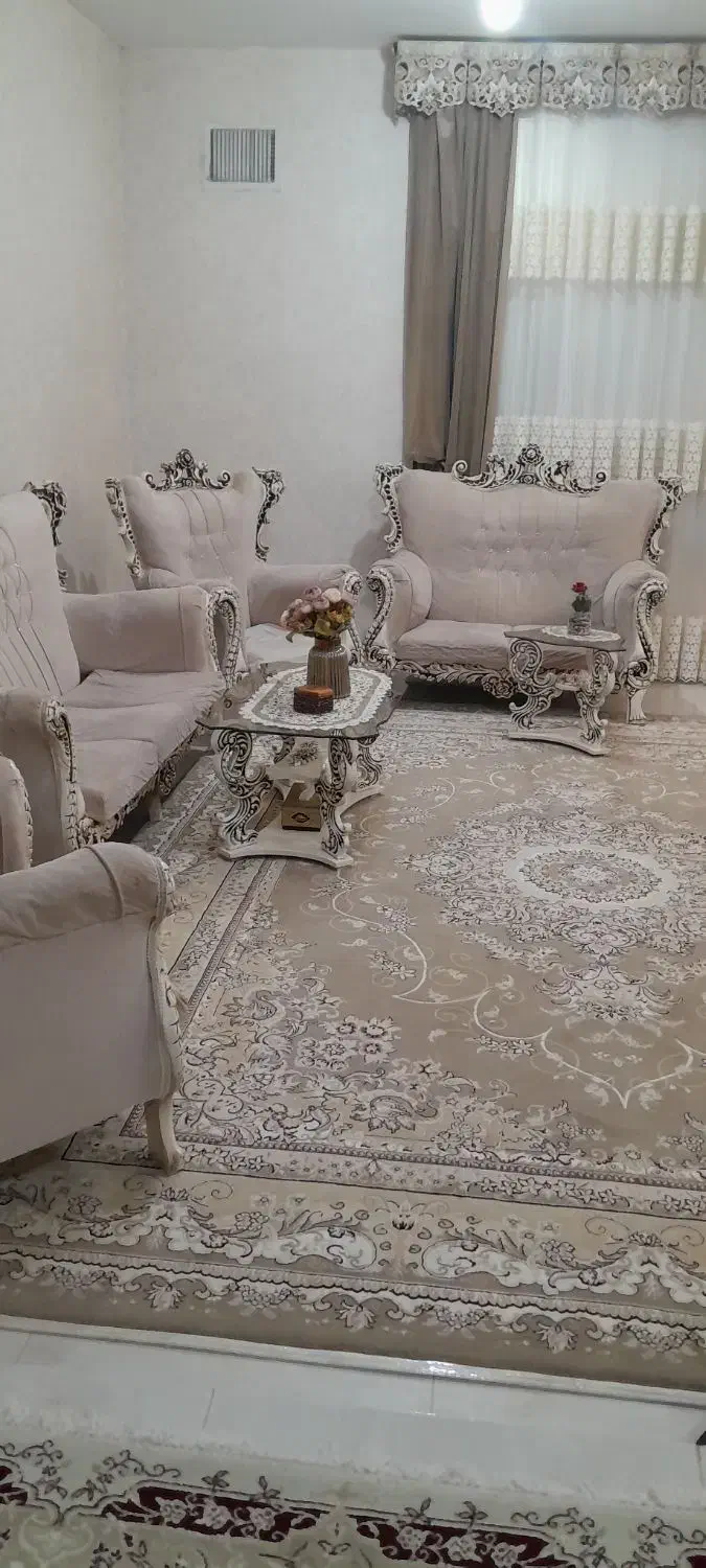 مبل هفت نفره به همراه عسلی در حد نو|مبلمان خانگی و میز عسلی|نهاوند, |دیوار