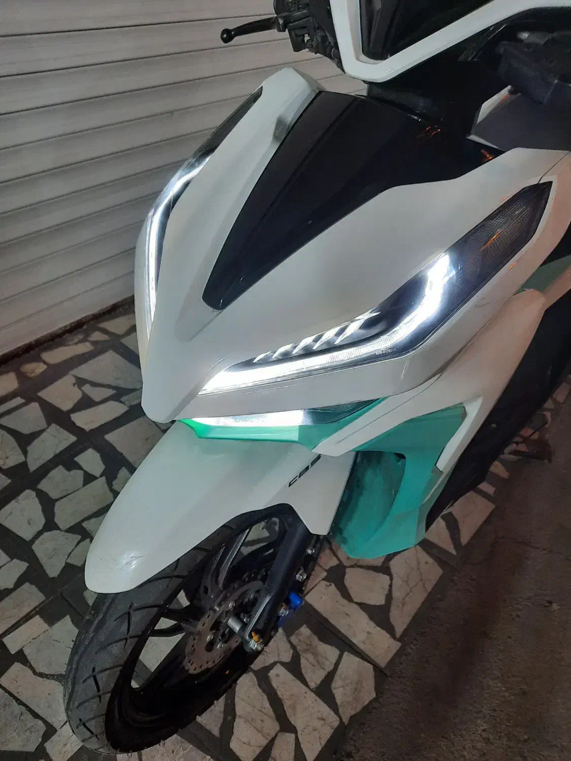 کلیک نیوفیس 1402|موتورسیکلت|رشت, چمارسرا|دیوار