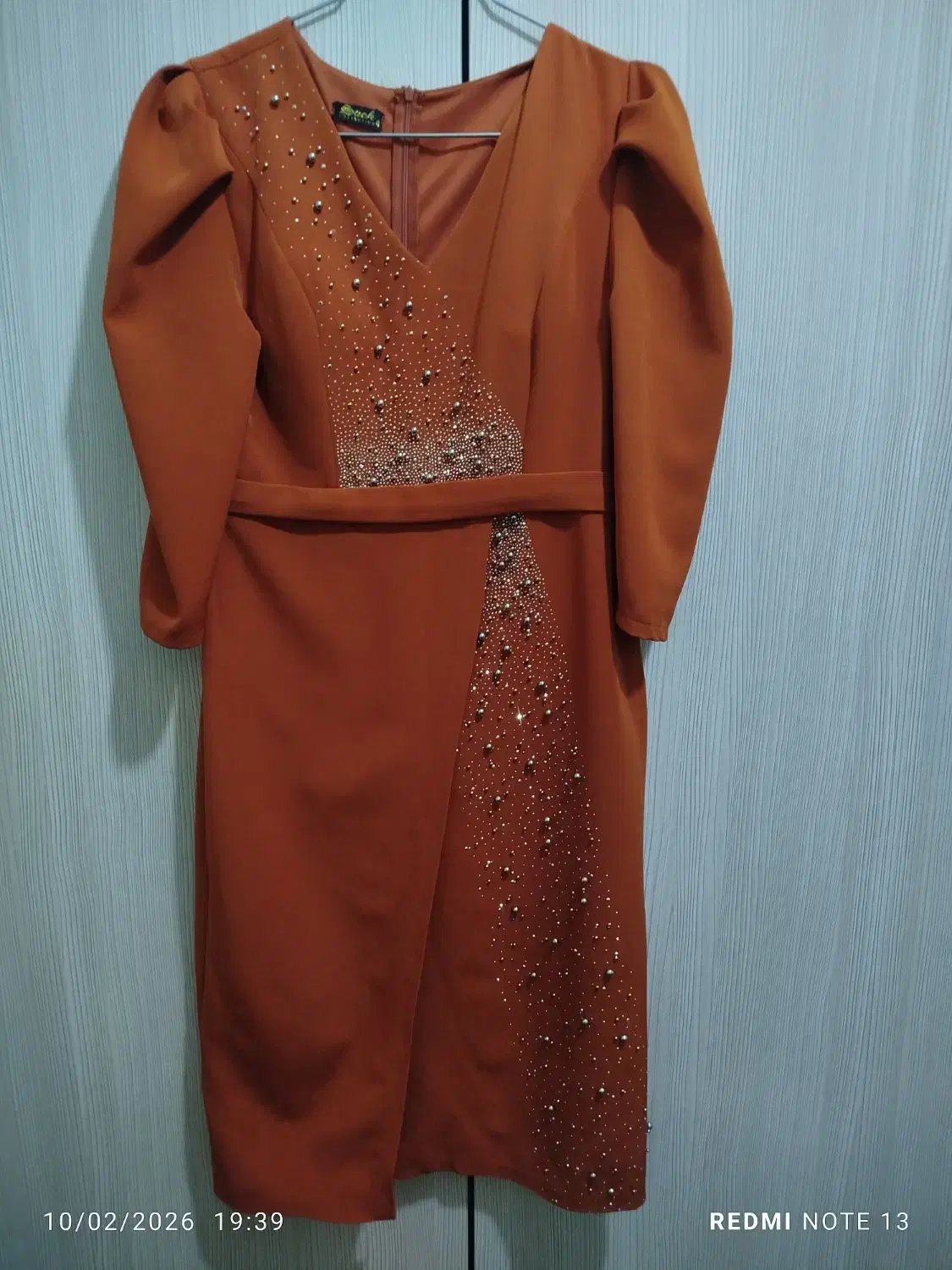 لباس مجلسی|لباس|مشهد, امیر|دیوار