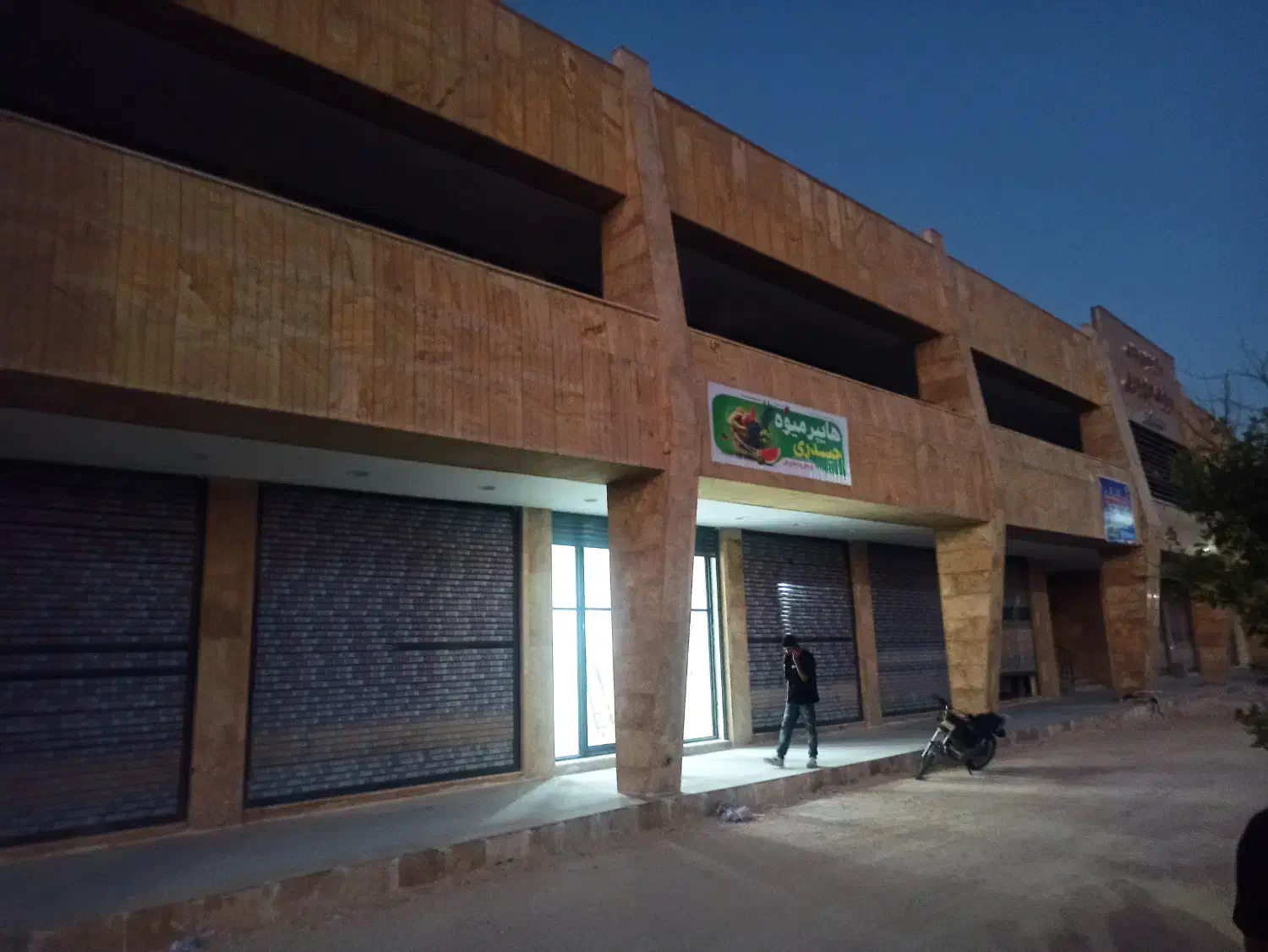 اجاره مغازه نوساز 50 متری همکف برخیابان|اجارهٔ مغازه و غرفه|جم, |دیوار