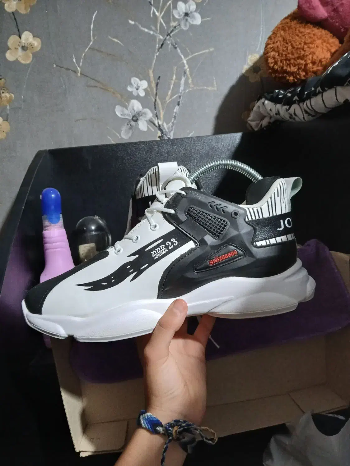 کفش جردن|کیف، کفش، کمربند|رشت, کوی مهر|دیوار