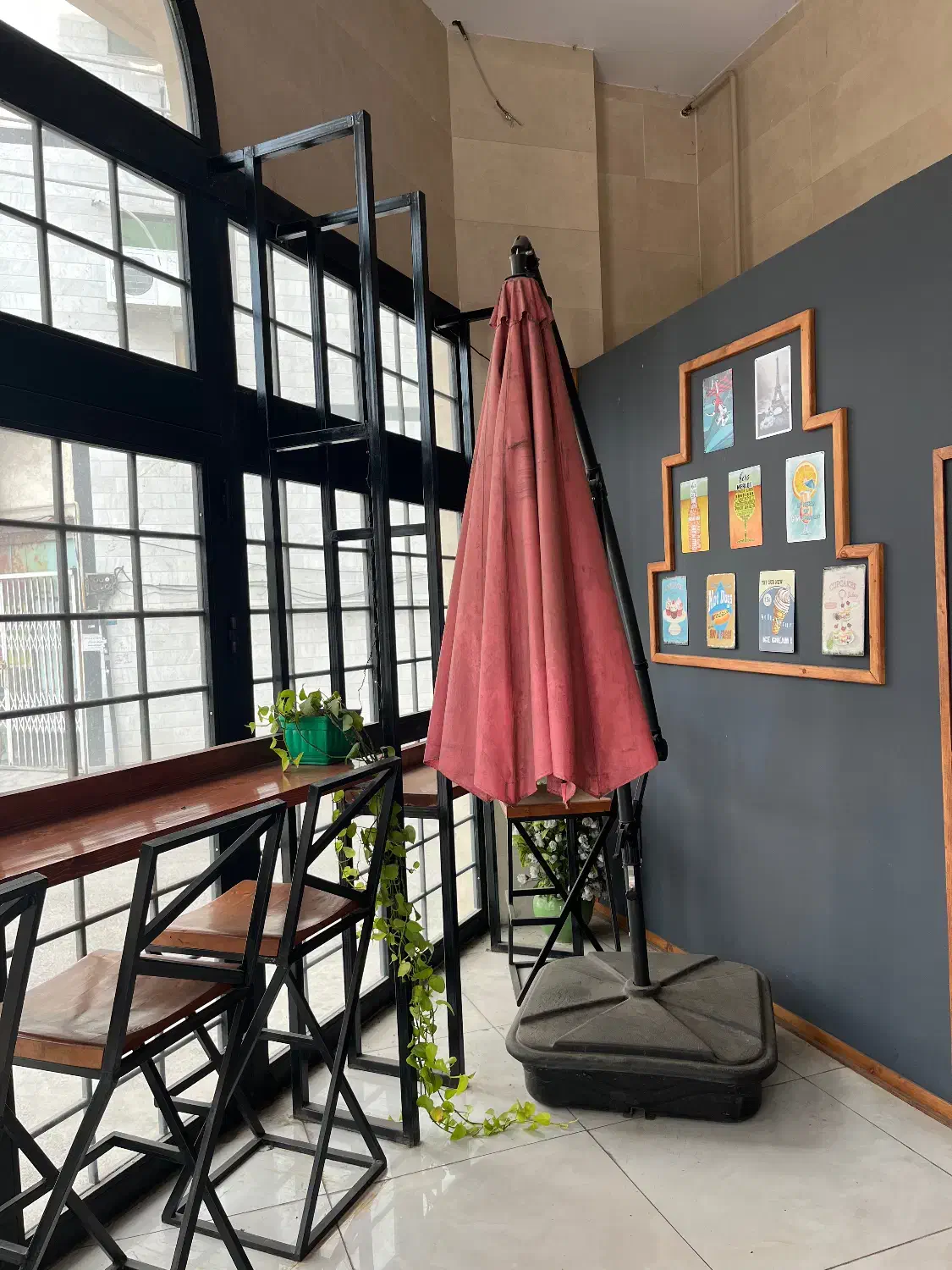 سایبان و‌ چتر پایه از بغل|کافی‌شاپ و رستوران|قائم‌شهر, |دیوار