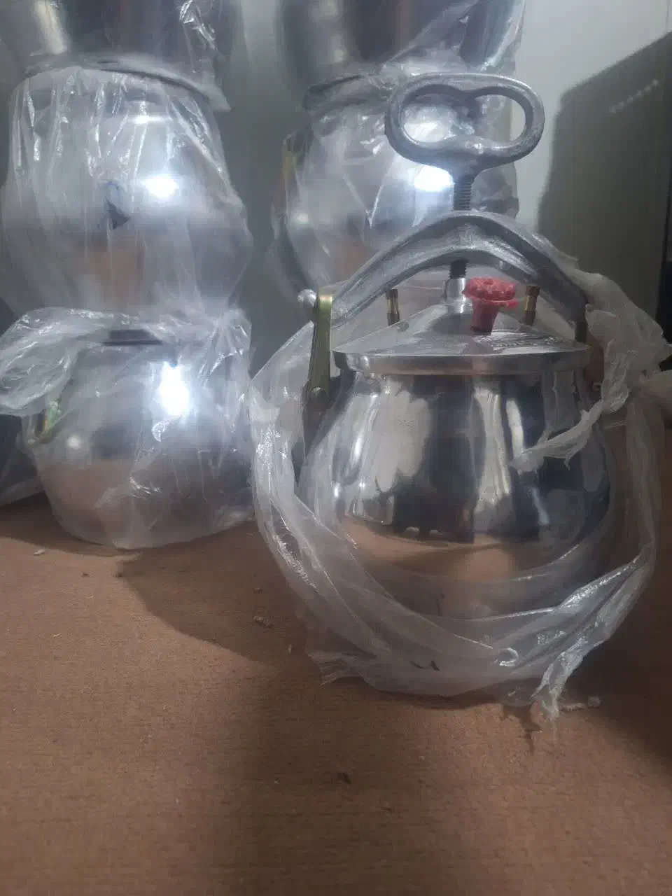 زودپز|ظروف پخت‌وپز|اصفهان, زاجان|دیوار