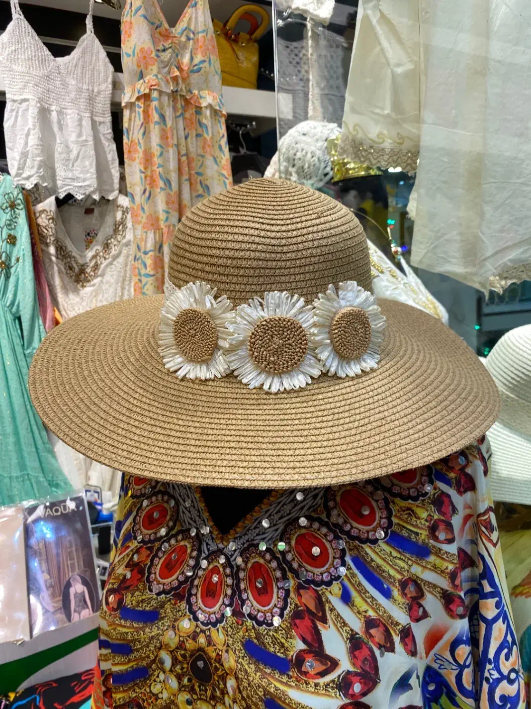 کلاه ساحلی نو و اتیکت دار|لباس|کیش, |دیوار