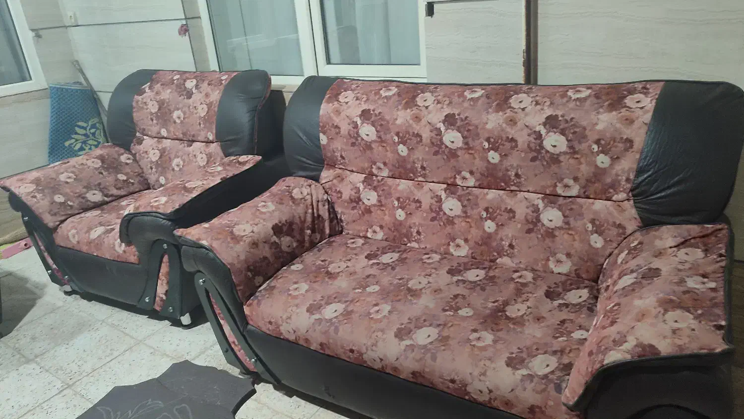 مبل راحتی|مبلمان خانگی و میز عسلی|تربت‌حیدریه, منظر|دیوار