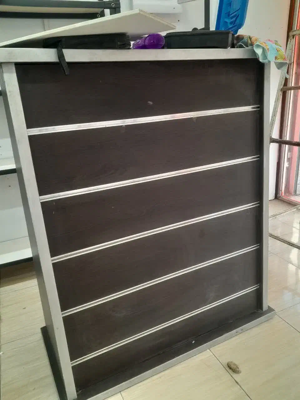 میز دو طرف رگال خور|فروشگاه و مغازه|قم, شهرک مهدیه (مدرس)|دیوار