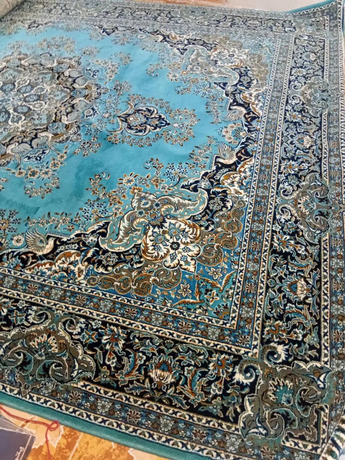 دوعدد فرش|فرش|ایوان, |دیوار