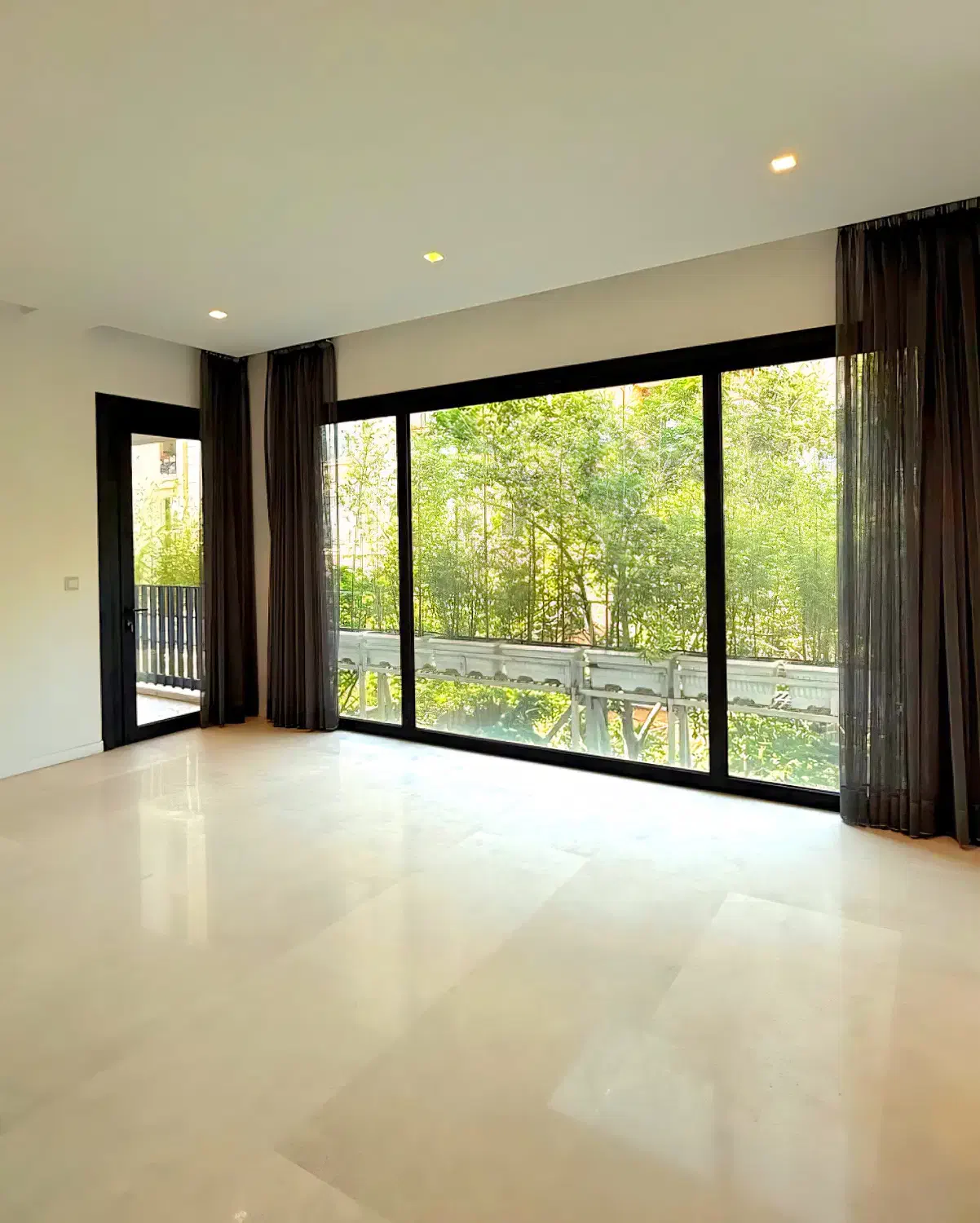 زعـفـرانـیــه ( ساختمان برند ) 200 متر