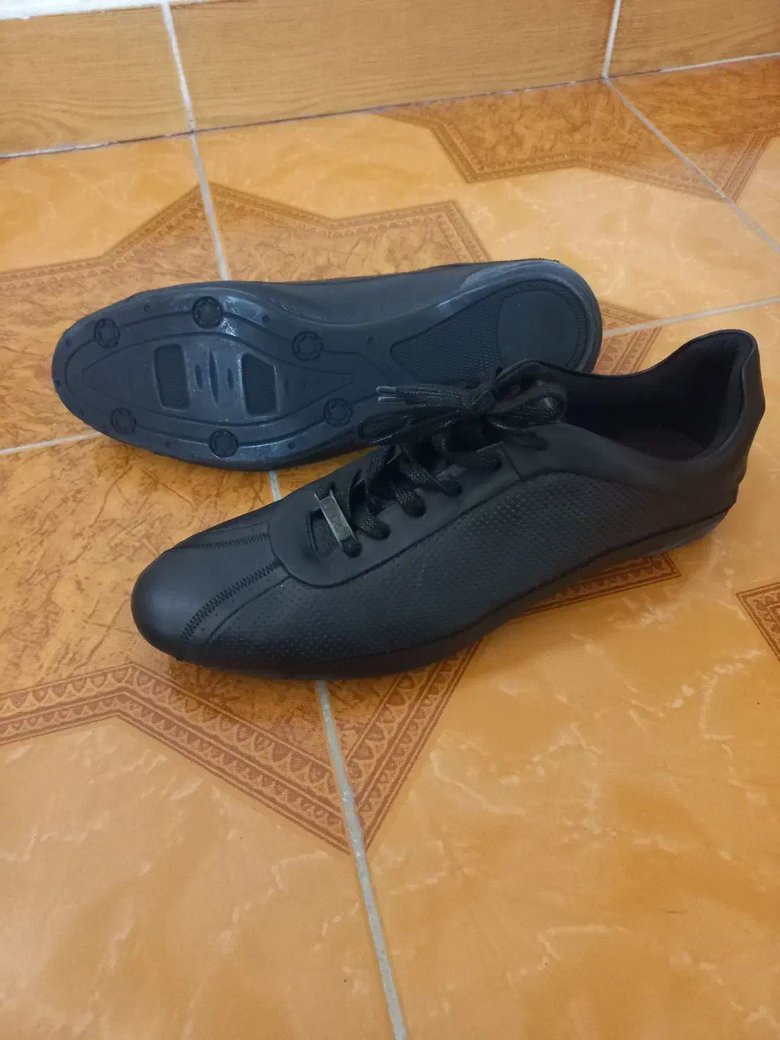 کتونی فوتبالی|کیف، کفش، کمربند|خشکبیجار, |دیوار