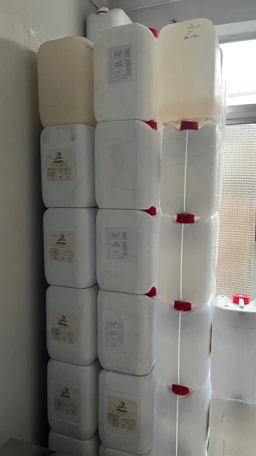 گالن ۲۰ لیتری پلاستیکی|ابزارآلات|نکا, |دیوار