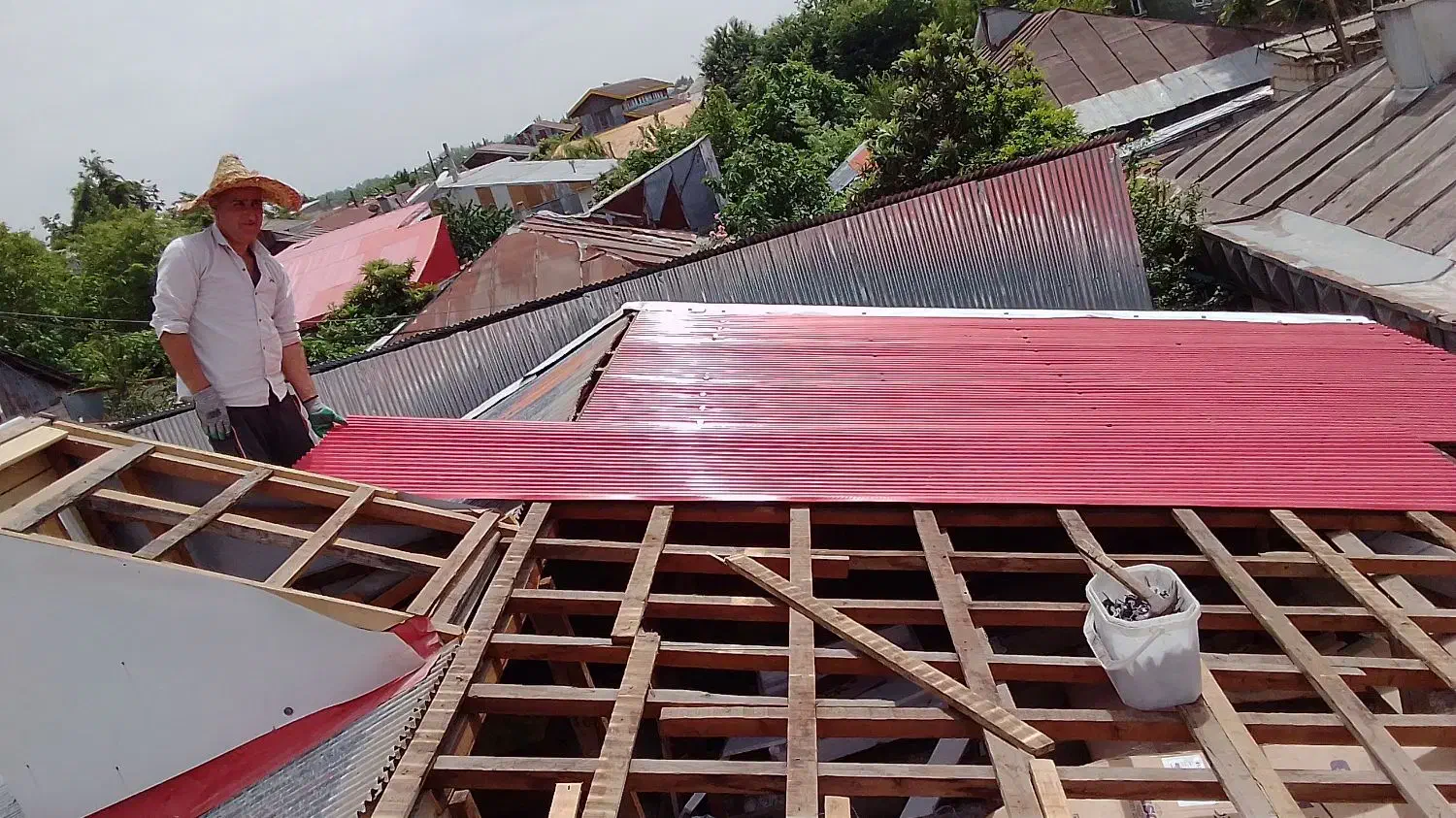 نجاری حلب زنی چکه گیری ناودان و..|خدمات پیشه و مهارت|رشت, استقامت ۲|دیوار