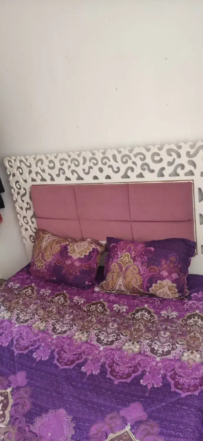 تخت خواب و میز وایینه|تخت و سرویس خواب|صومعه‌سرا, |دیوار