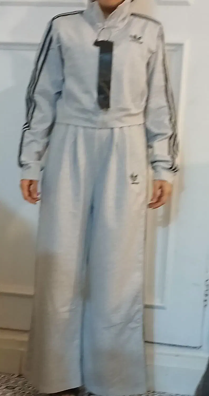 ست ورزشی آدیداس|لباس|تهران, آسمان|دیوار