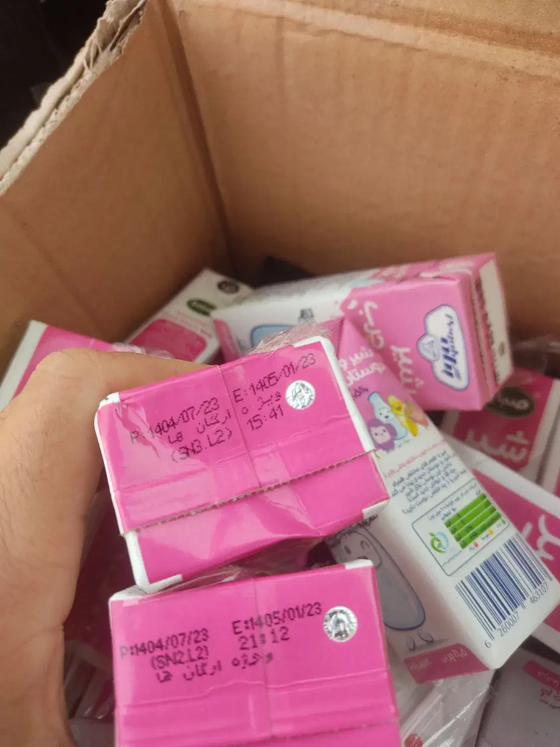 شیر کم چرب|خوردنی و آشامیدنی|آبپخش, |دیوار