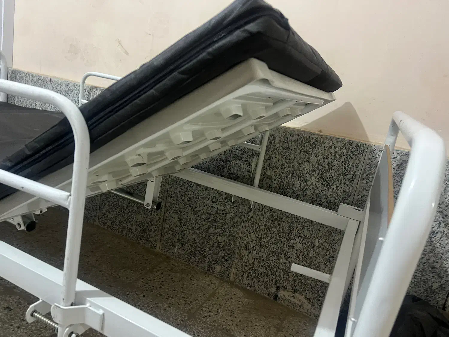 تخت بیمارستانی جکدار با تشک نو|تشک تختخواب|تربت‌حیدریه, مظفریه|دیوار