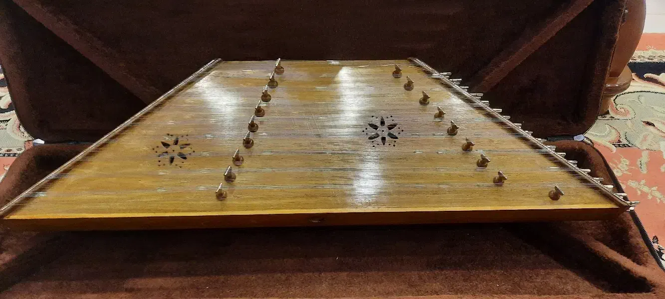 سنتور مهر تویسرکان|سازهای سنتی|همدان, |دیوار