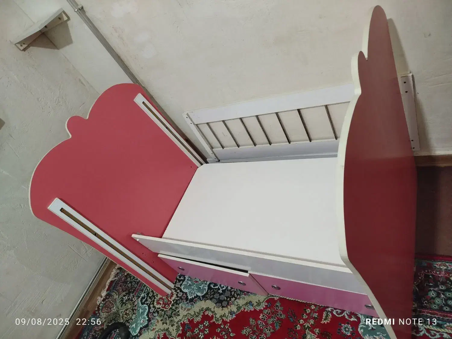 تخت کودک کاملا سالم دارای دو کشو لباس و حصار|تخت و سرویس خواب|میاندوآب, |دیوار
