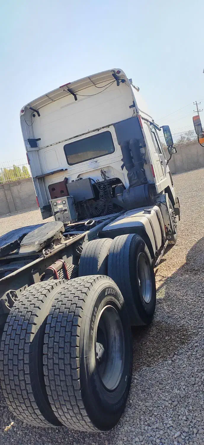 یک دستگاه کشنده هوو|خودرو سنگین|بجنورد, |دیوار