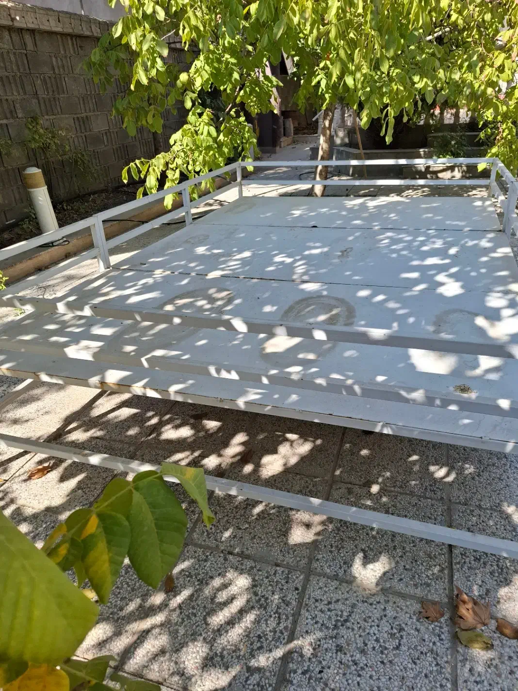 تخت راحتی ۳ تیکه آهنی مورد استفاده باغ و منزل|تخت و سرویس خواب|ارژن, |دیوار