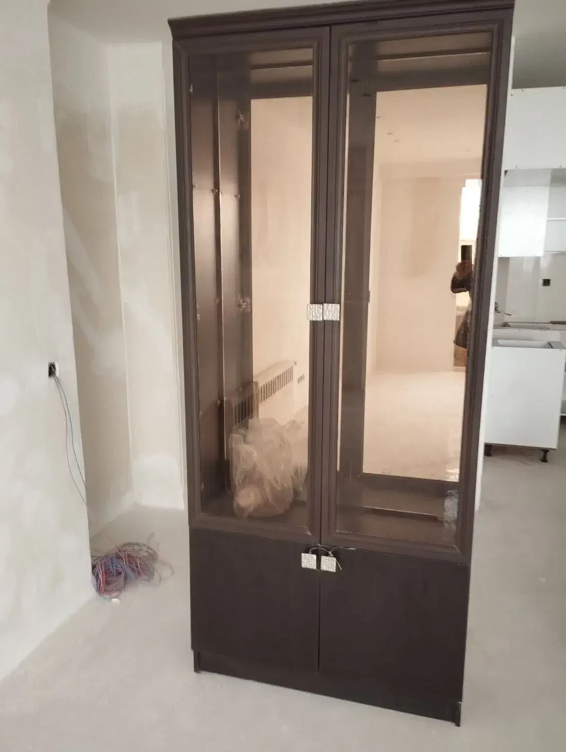 ویترین سه طبقه شیشه ای|بوفه، ویترین، کنسول|قم, سالاریه|دیوار