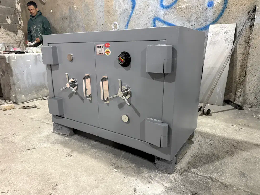 زیر ویترینی گاوصندوق|ابزارآلات|تهران, امیرآباد|دیوار