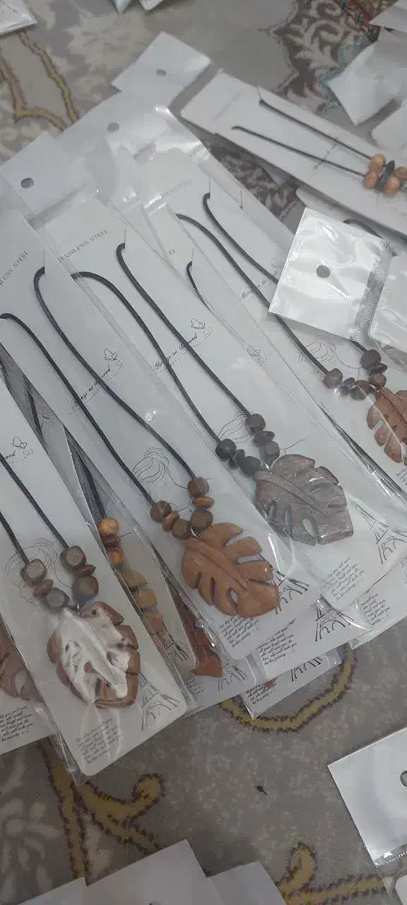 انواع گردنبند و آویز چوبی هدیه عالی|زیورآلات و اکسسوری|کاشان, شهرک خاتم الانبیا (مسکن ملی کاشان)|دیوار