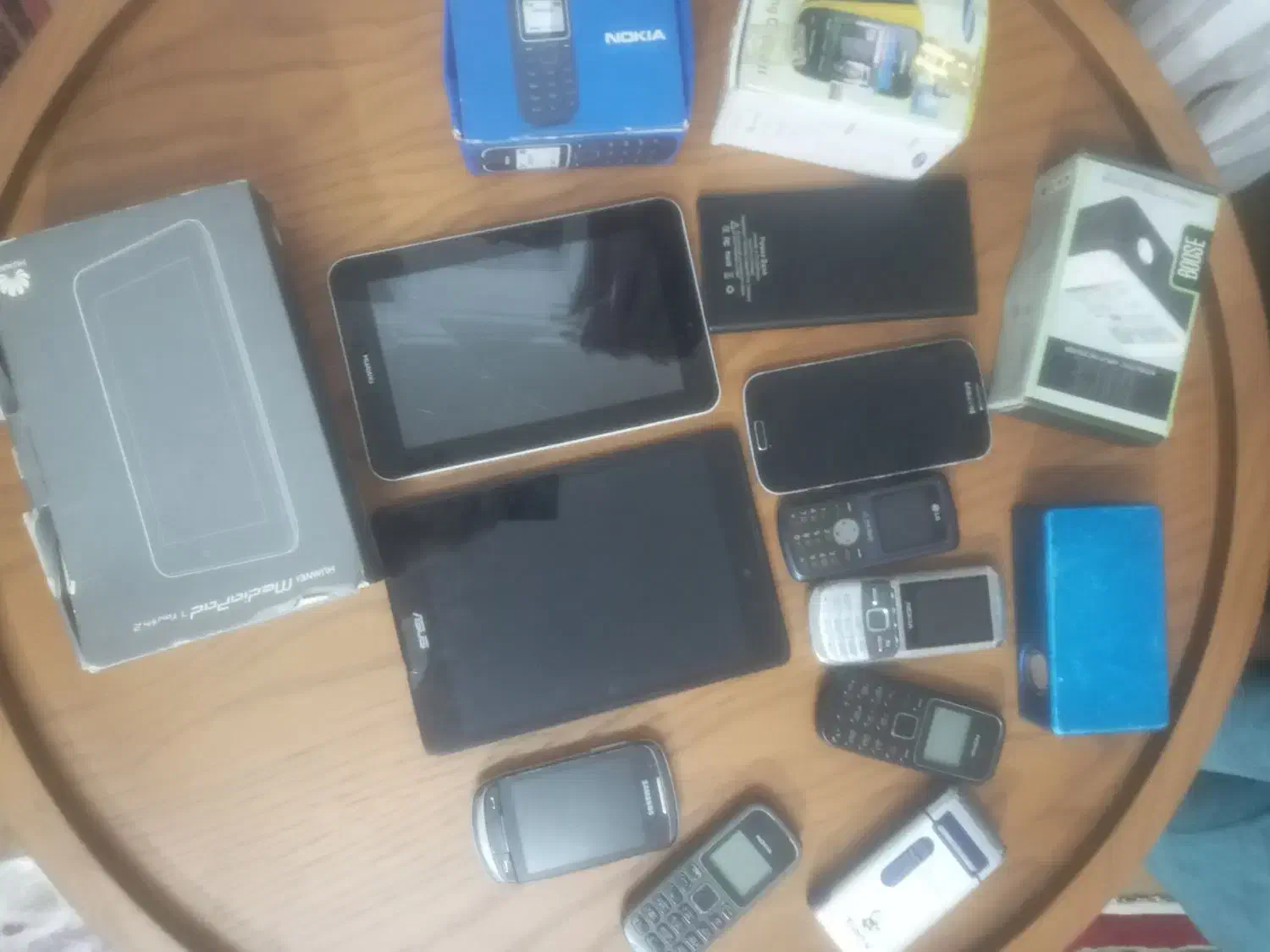 تعدادی گوشی و تبلت|موبایل|رشت, علی آباد|دیوار