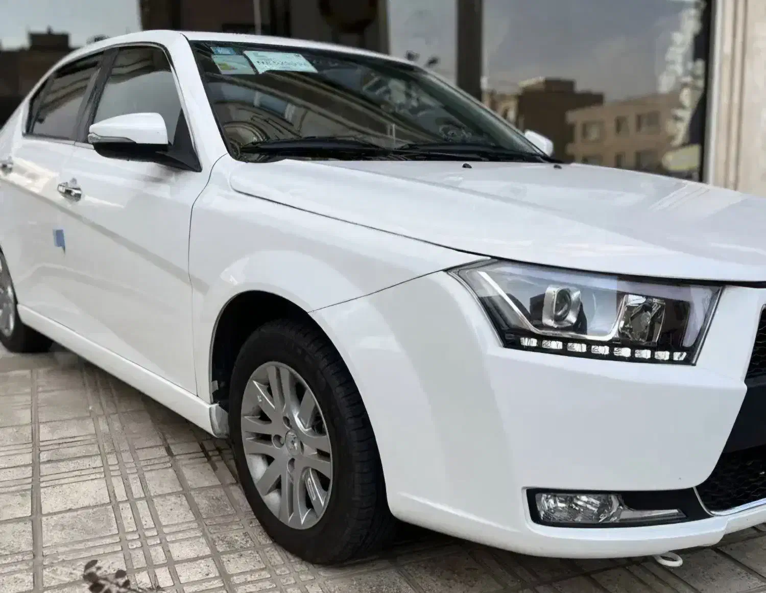 دنا پلاس دنده ای مدل 1401 بی رنگ 30 تا کار|خودرو سواری و وانت|صدرا-فارس, فاز ۱|دیوار