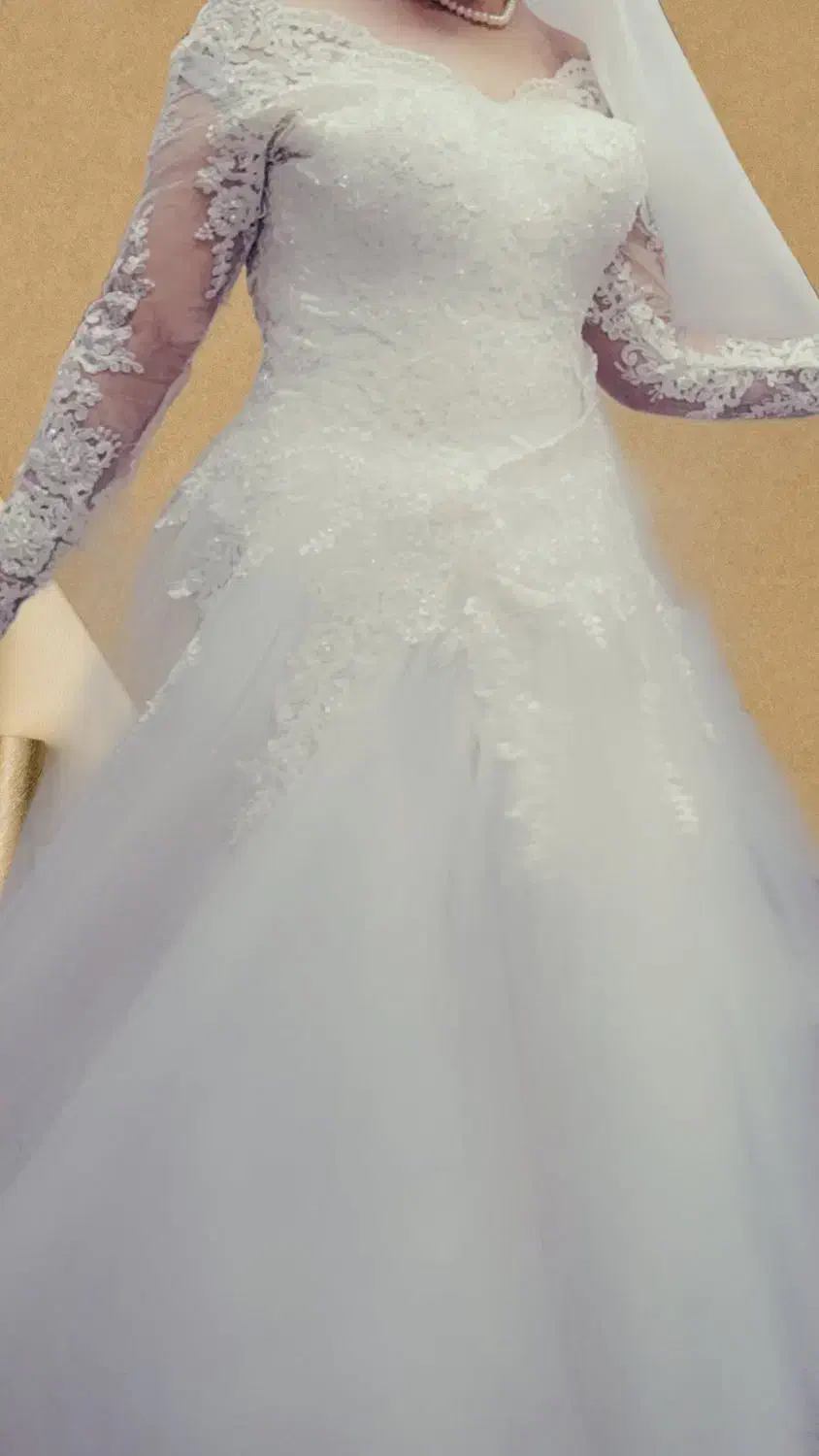 لباس عروس گیپور|لباس|پردیس, فاز ۳|دیوار