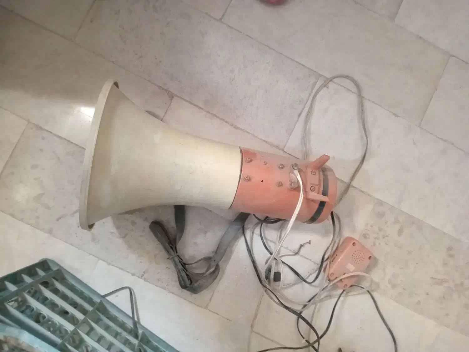 بلندگو شیپوری بسیاری تمیز ویک عدد ترازو سنگی|سیستم صوتی خانگی|فاضل آباد, |دیوار