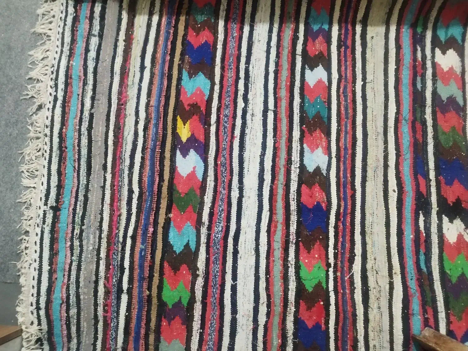 گلیم سنتی دستبافت و تعدادی پادری|گلیم، جاجیم، گبه|شاهینشهر, شهرک گلدیس|دیوار